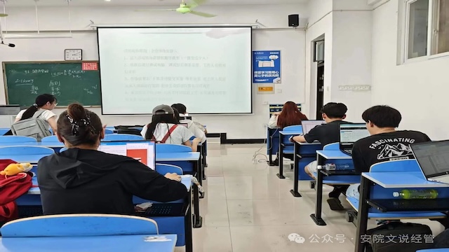 以赛促学练技能，深耕实操强本领——经济与管理学院开展Excel技能专项活动.jpg