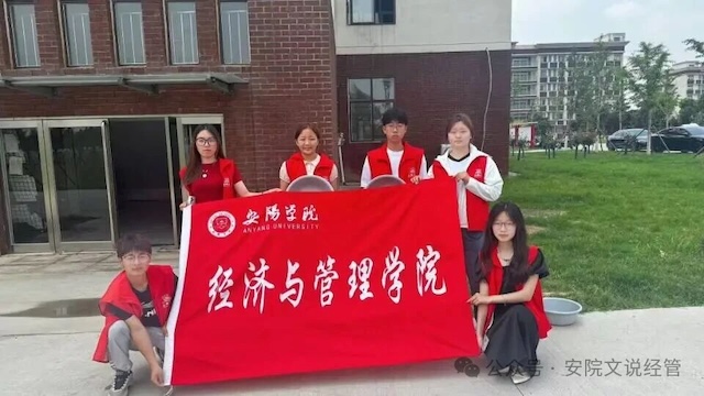 劳动文化节||经济与管理学院开展绿植养护主题实践活动.jpg