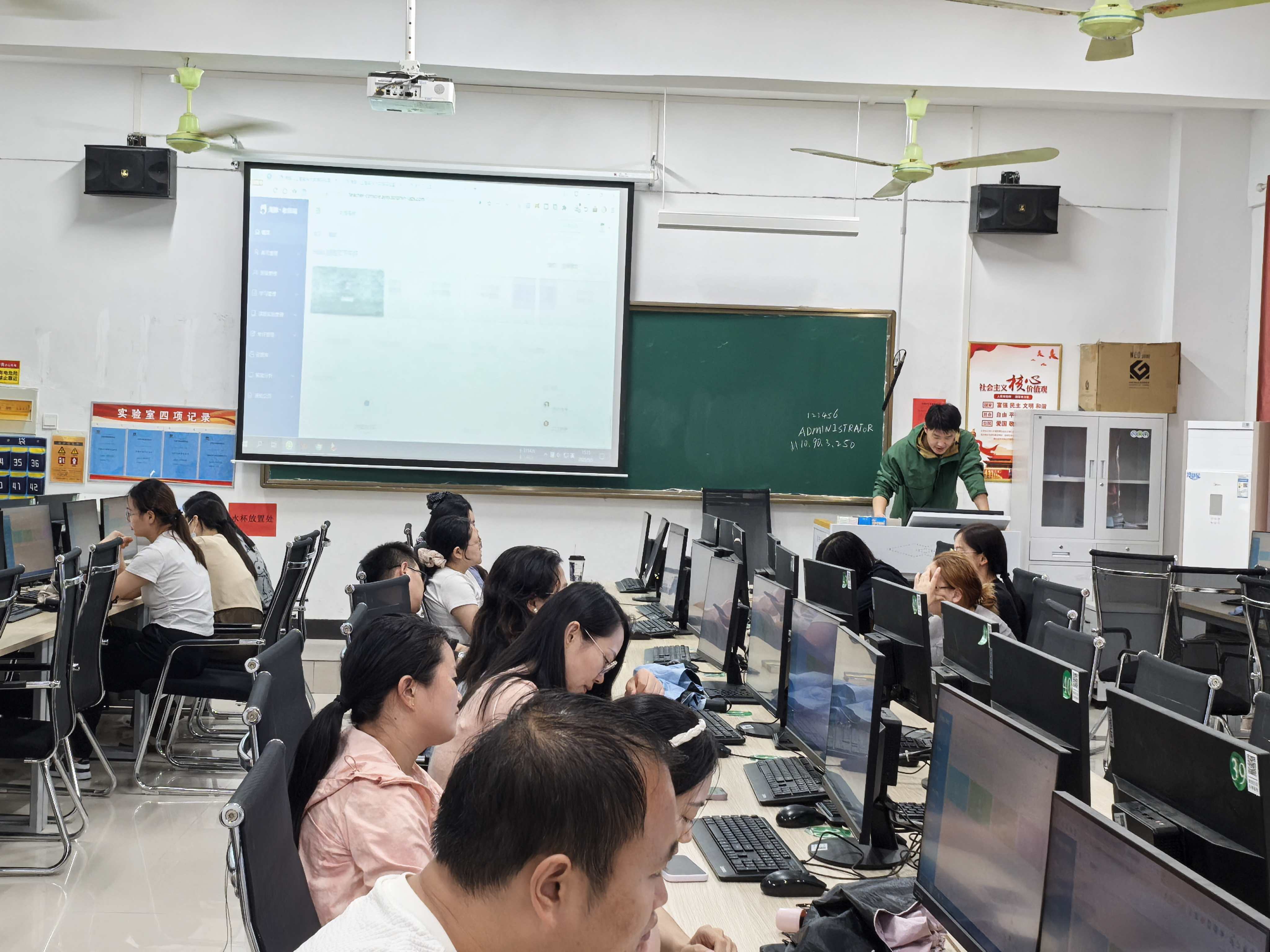 C:/Users/Administrator/Desktop/浩文.jpg浩文