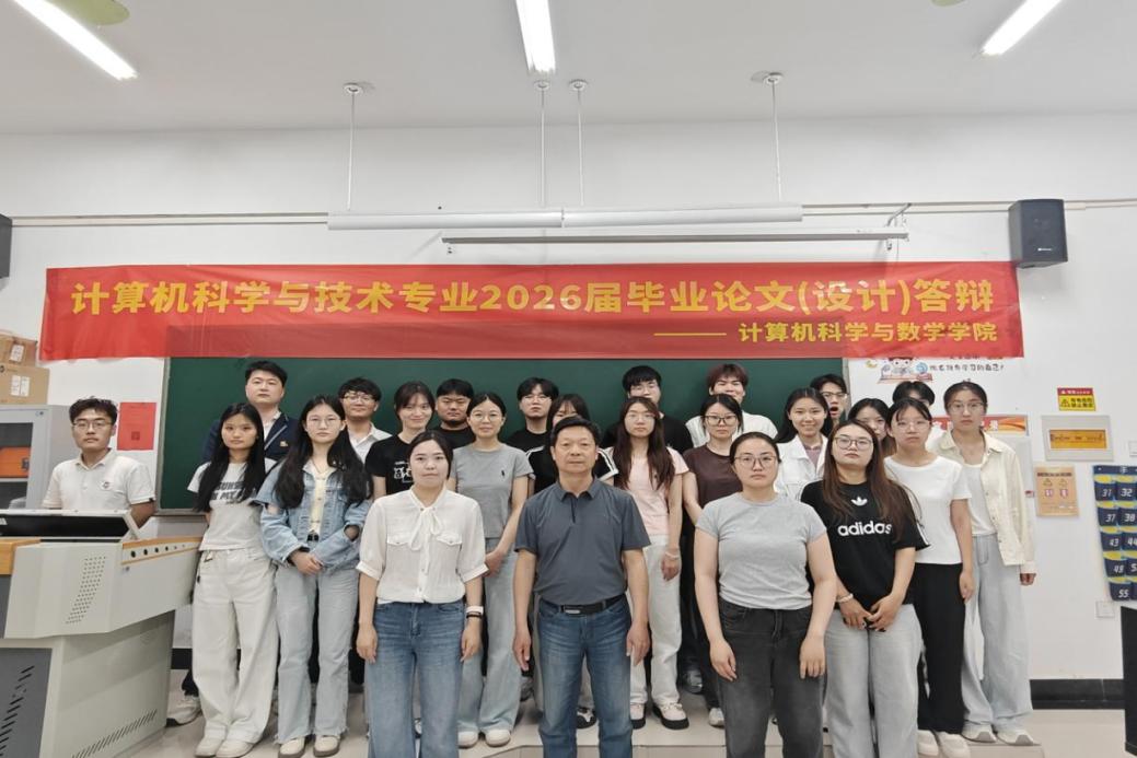 计算机答辩一组3-402（有条幅拍合照）-全景照片-1