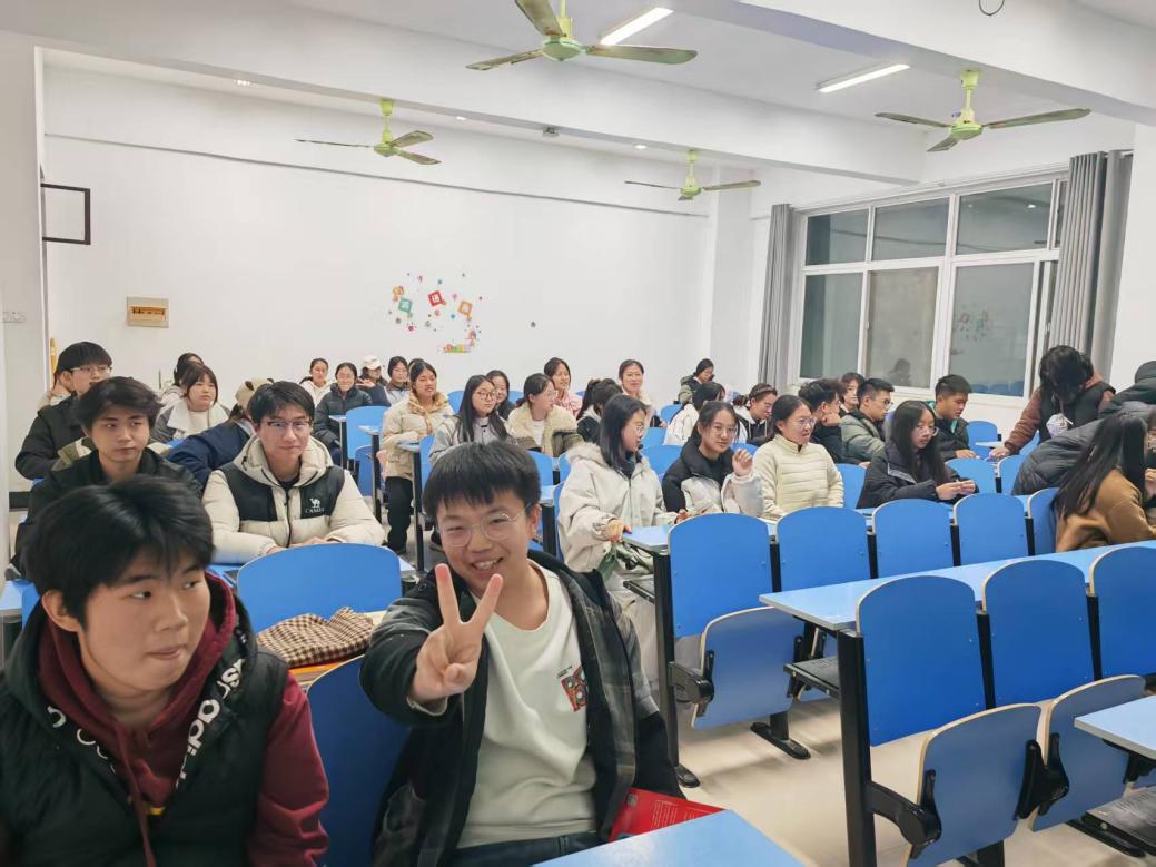 D:/HuaweiMoveData/Users/changxinya/Desktop/2024-2025第二学年英语角材料/大大大活动图片/第六期活动图片.jpg第六期活动图片